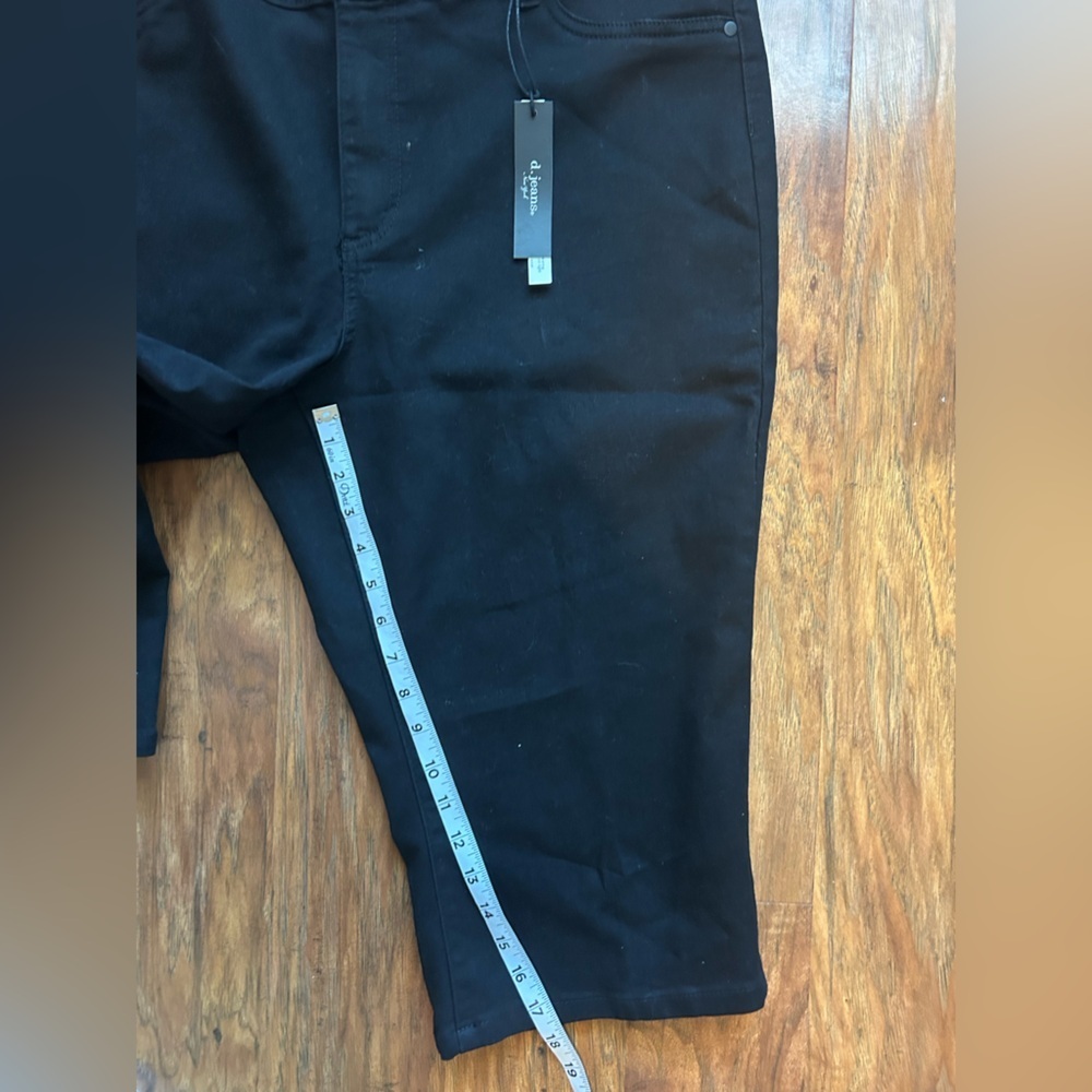 D. Jeans Black Denim Capri Pants Women’s Size 22W NWT 🖤 - Picture 6 of 8